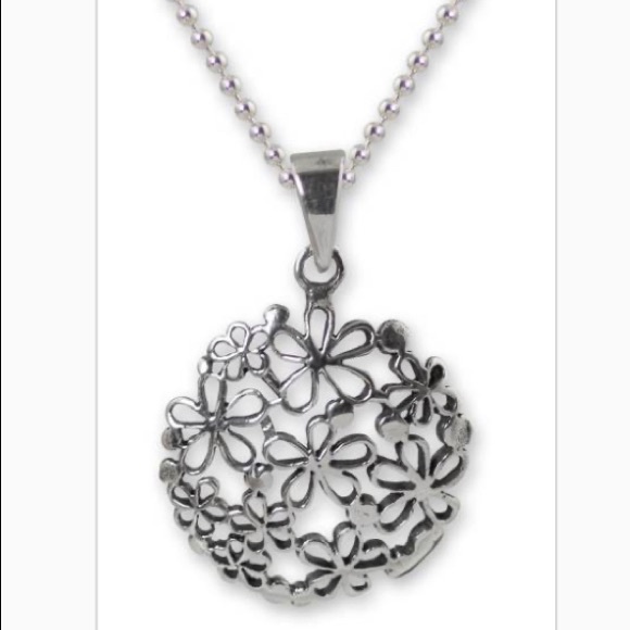 SOLD⛔️Authentic NOVICA STERLING SILVER Crystals flower pendant and necklace - Picture 2 of 7